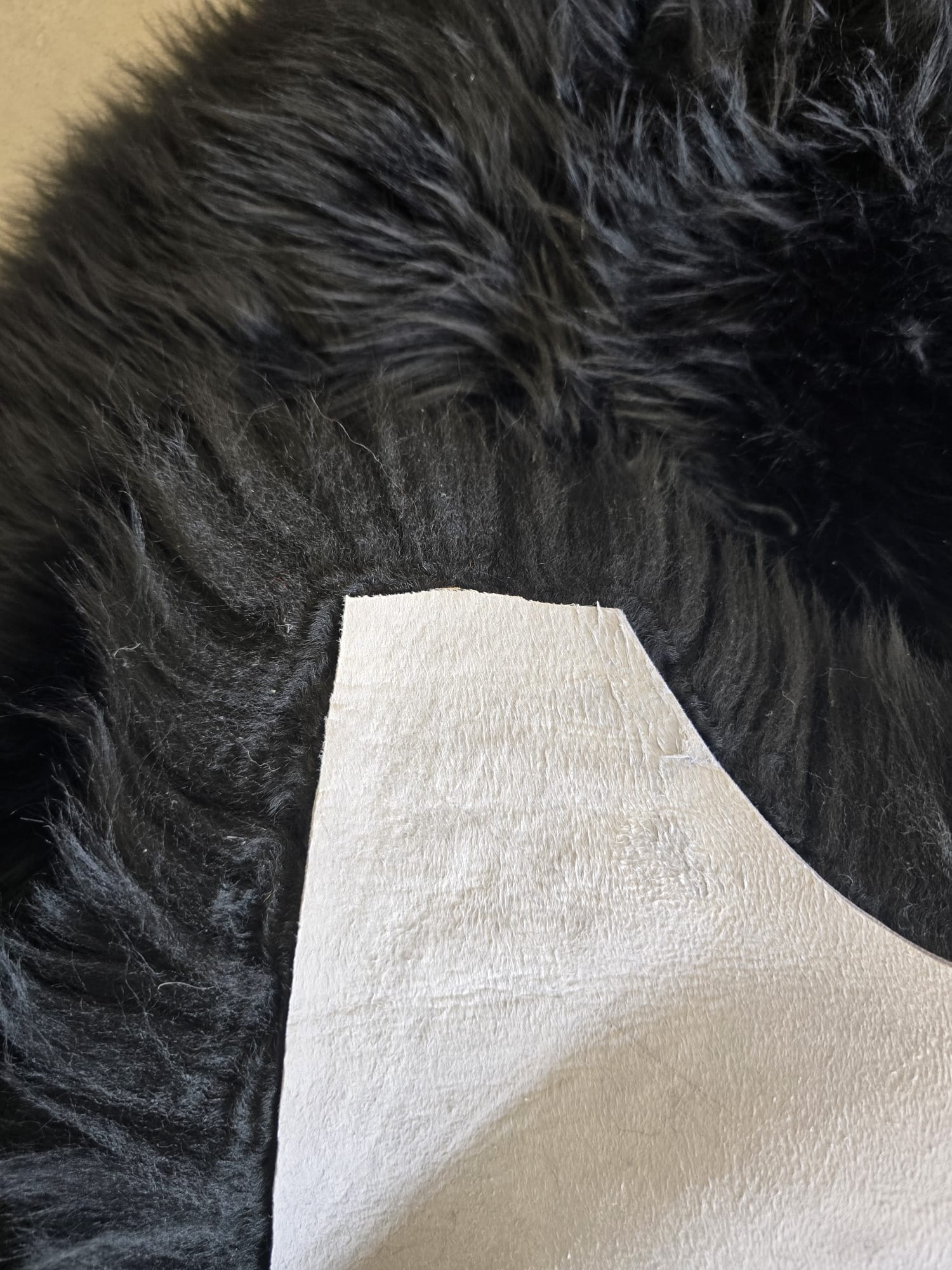 Janjeća koža Crna 65x104 cm od prave australske merino vune