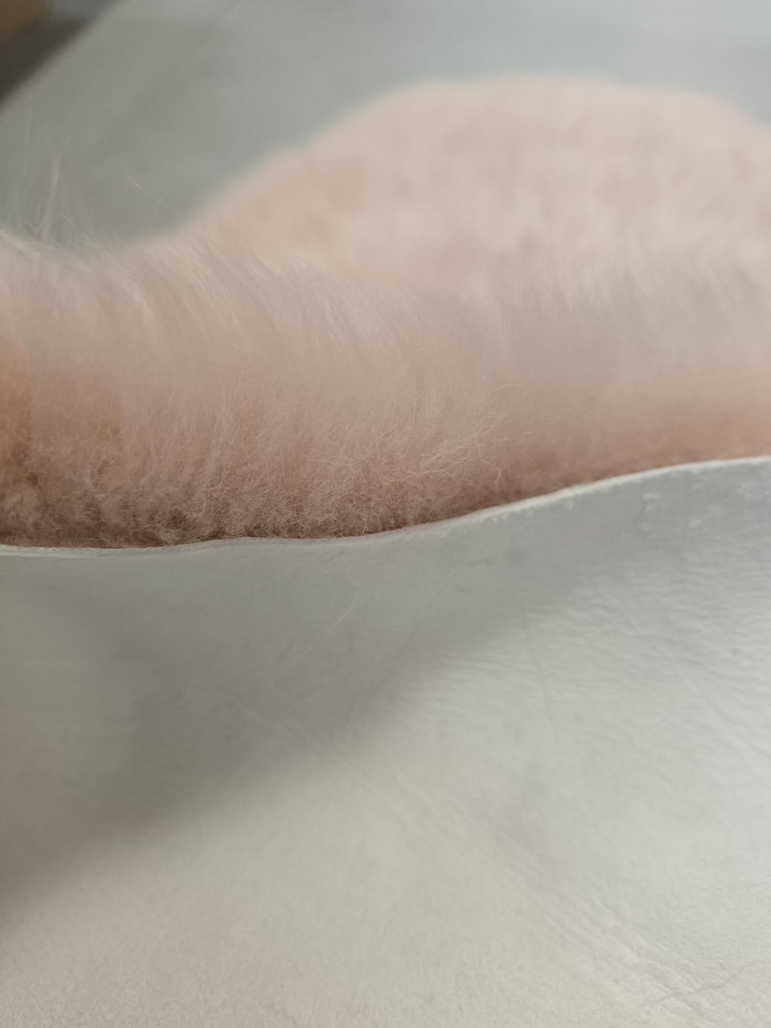 Janjeća koža Roza 65x104 cm od prave australske merino vune